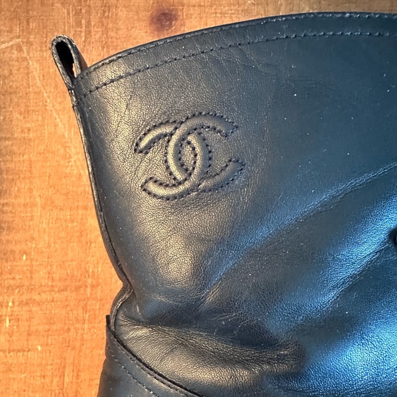 DESIGNER▪️CHANEL LOGO BOOTIE - Picture 2 of 14